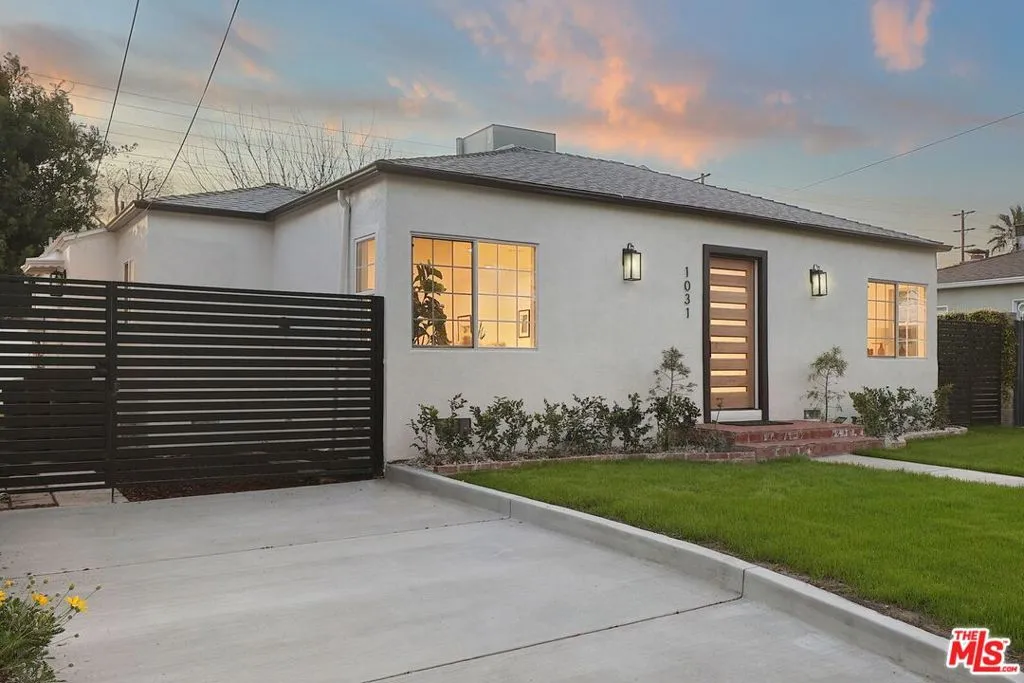 Burbank, California 91505, United States, 3 Bedrooms Bedrooms, ,3 BathroomsBathrooms,Residential,Active,90424