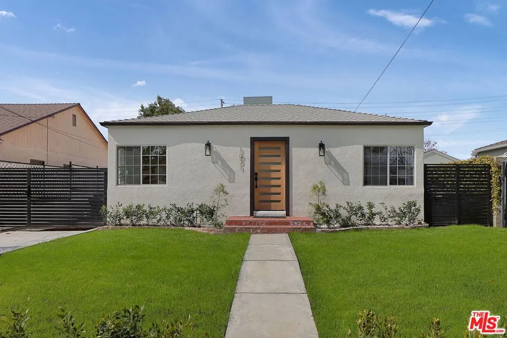 Burbank, California 91505, United States, 3 Bedrooms Bedrooms, ,3 BathroomsBathrooms,Residential,Active,90424