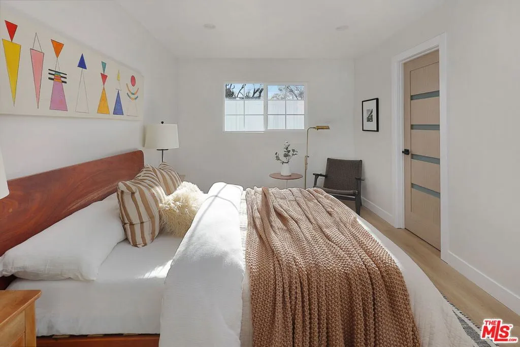 Burbank, California 91505, United States, 3 Bedrooms Bedrooms, ,3 BathroomsBathrooms,Residential,Active,90424