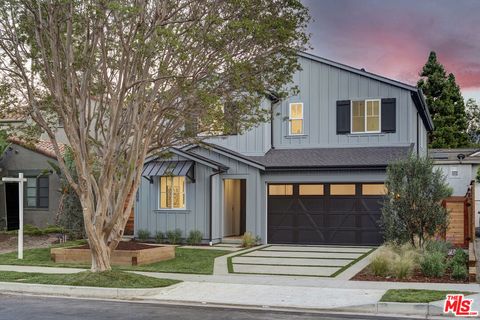 A home in Studio City