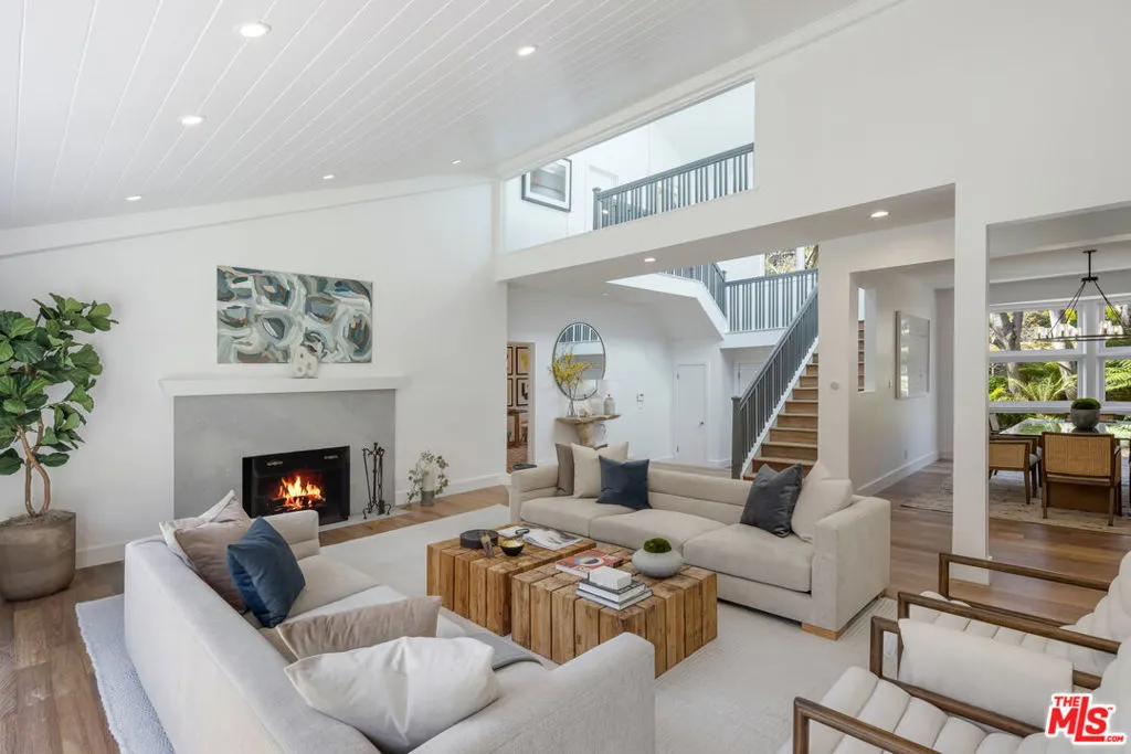 Santa Monica, California 90402, United States, 6 Bedrooms Bedrooms, ,4 BathroomsBathrooms,Residential,Active,3356