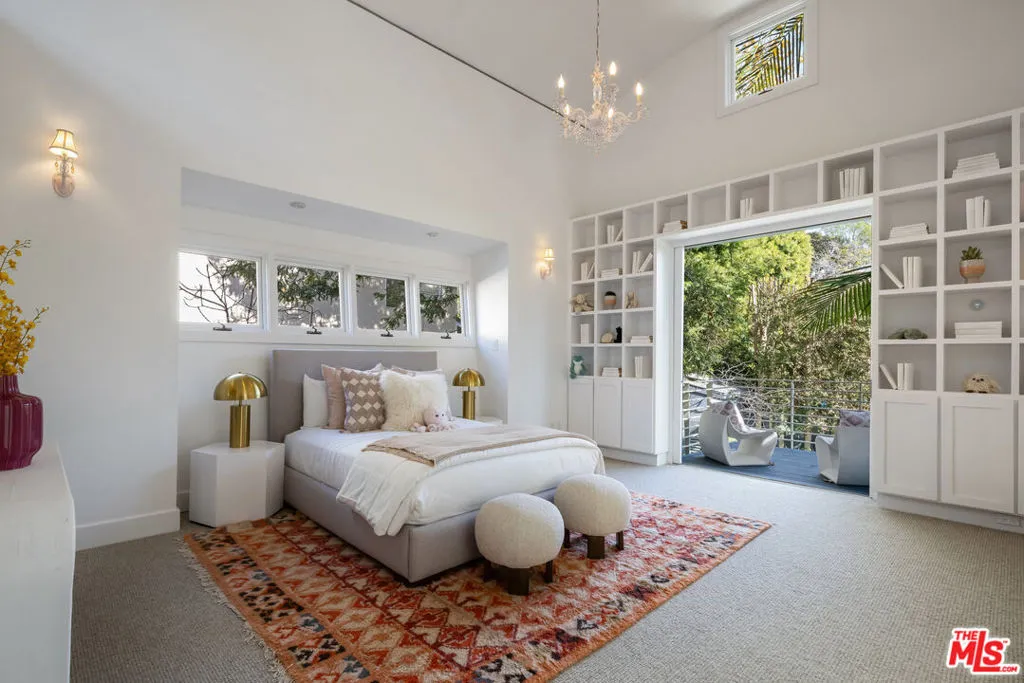 Santa Monica, California 90402, United States, 6 Bedrooms Bedrooms, ,4 BathroomsBathrooms,Residential,Active,3356