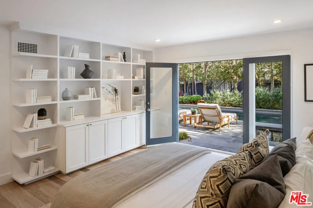 Santa Monica, California 90402, United States, 6 Bedrooms Bedrooms, ,4 BathroomsBathrooms,Residential,Active,3356