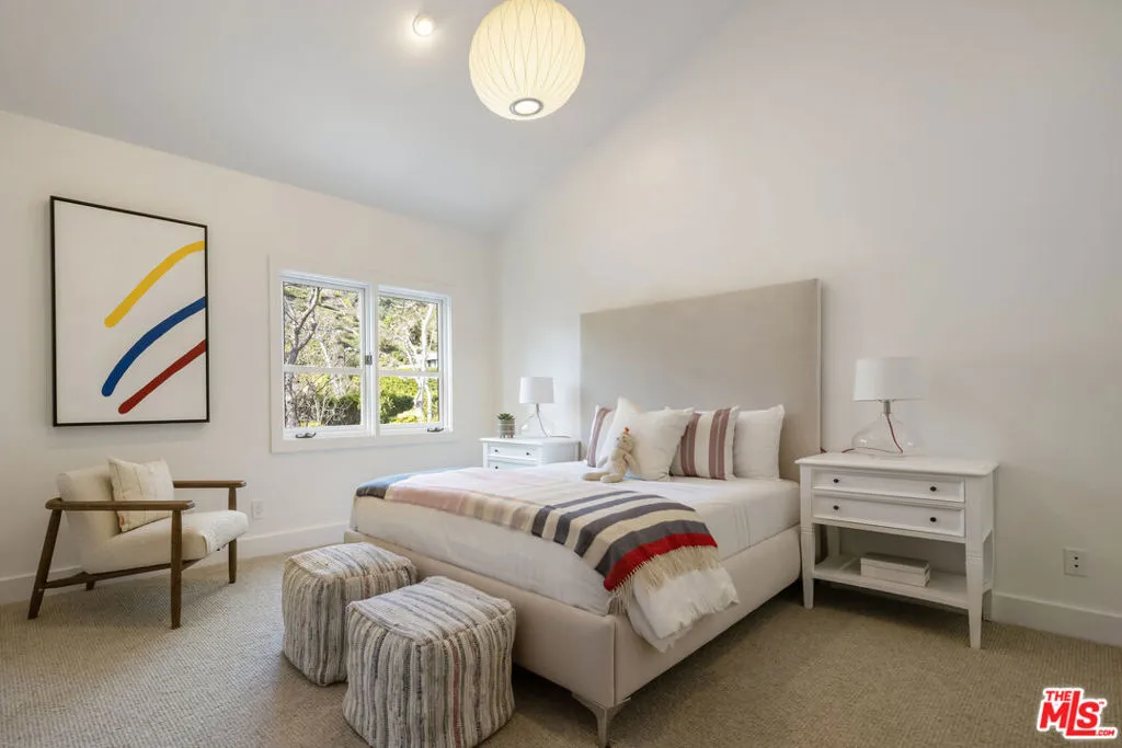 Santa Monica, California 90402, United States, 6 Bedrooms Bedrooms, ,4 BathroomsBathrooms,Residential,Active,3356