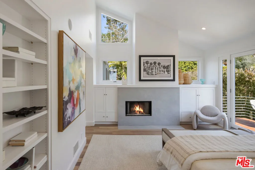 Santa Monica, California 90402, United States, 6 Bedrooms Bedrooms, ,4 BathroomsBathrooms,Residential,Active,3356