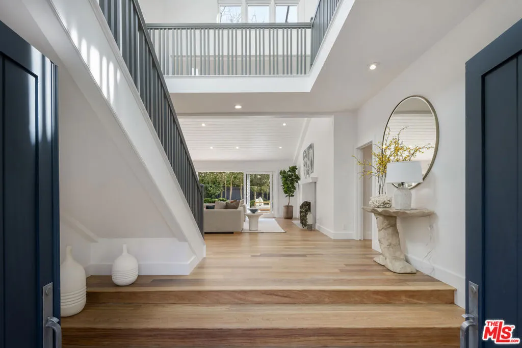 Santa Monica, California 90402, United States, 6 Bedrooms Bedrooms, ,4 BathroomsBathrooms,Residential,Active,3356