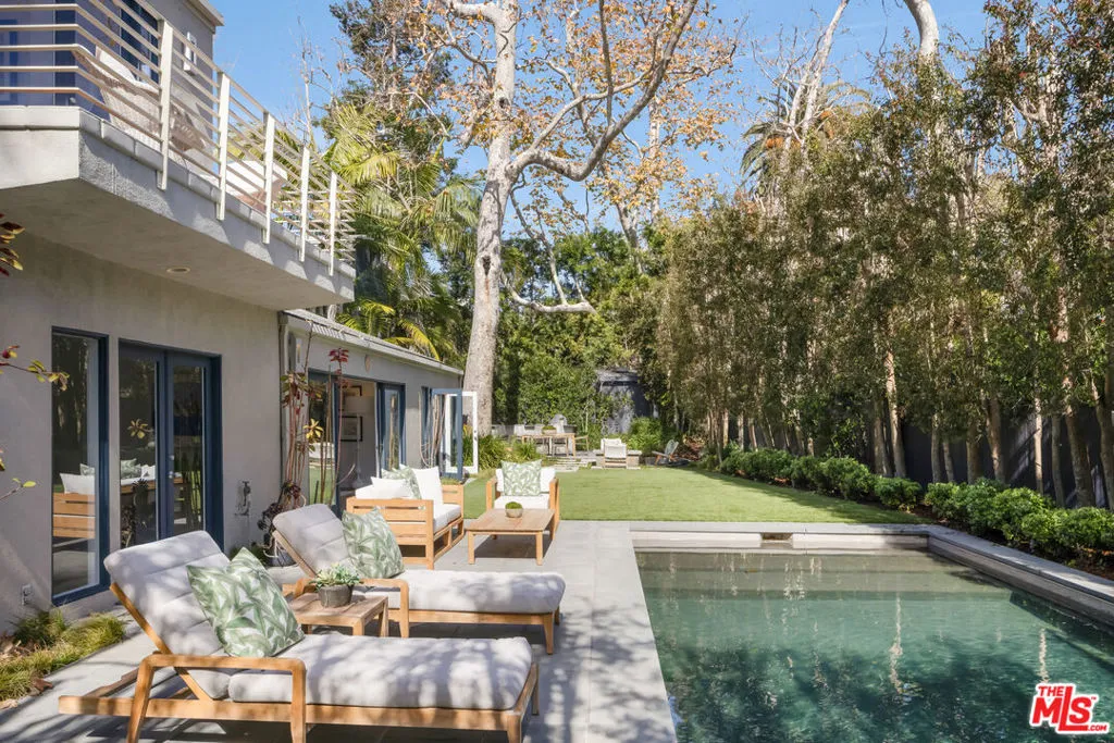 Santa Monica, California 90402, United States, 6 Bedrooms Bedrooms, ,4 BathroomsBathrooms,Residential,Active,3356