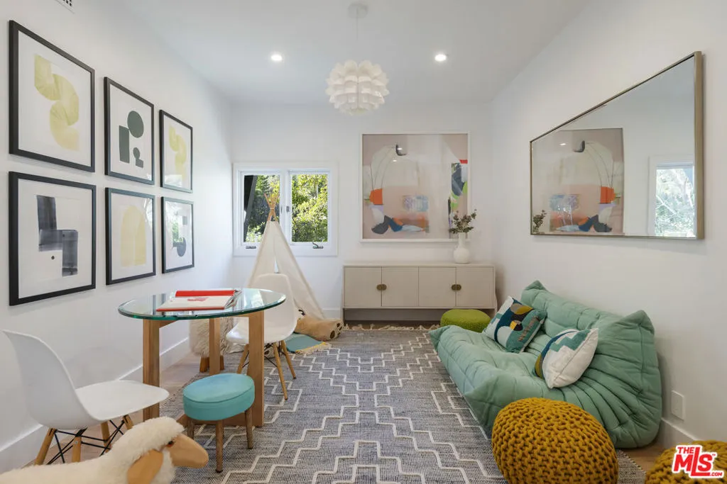 Santa Monica, California 90402, United States, 6 Bedrooms Bedrooms, ,4 BathroomsBathrooms,Residential,Active,3356