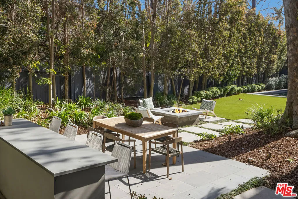 Santa Monica, California 90402, United States, 6 Bedrooms Bedrooms, ,4 BathroomsBathrooms,Residential,Active,3356