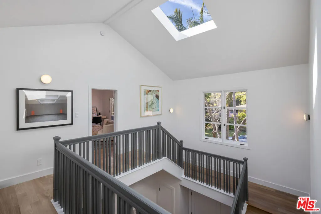 Santa Monica, California 90402, United States, 6 Bedrooms Bedrooms, ,4 BathroomsBathrooms,Residential,Active,3356