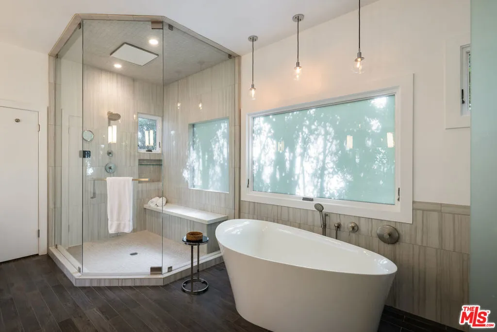 Santa Monica, California 90402, United States, 6 Bedrooms Bedrooms, ,4 BathroomsBathrooms,Residential,Active,3356