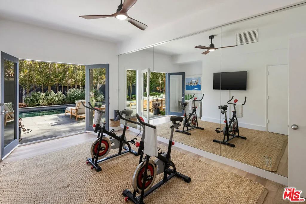 Santa Monica, California 90402, United States, 6 Bedrooms Bedrooms, ,4 BathroomsBathrooms,Residential,Active,3356