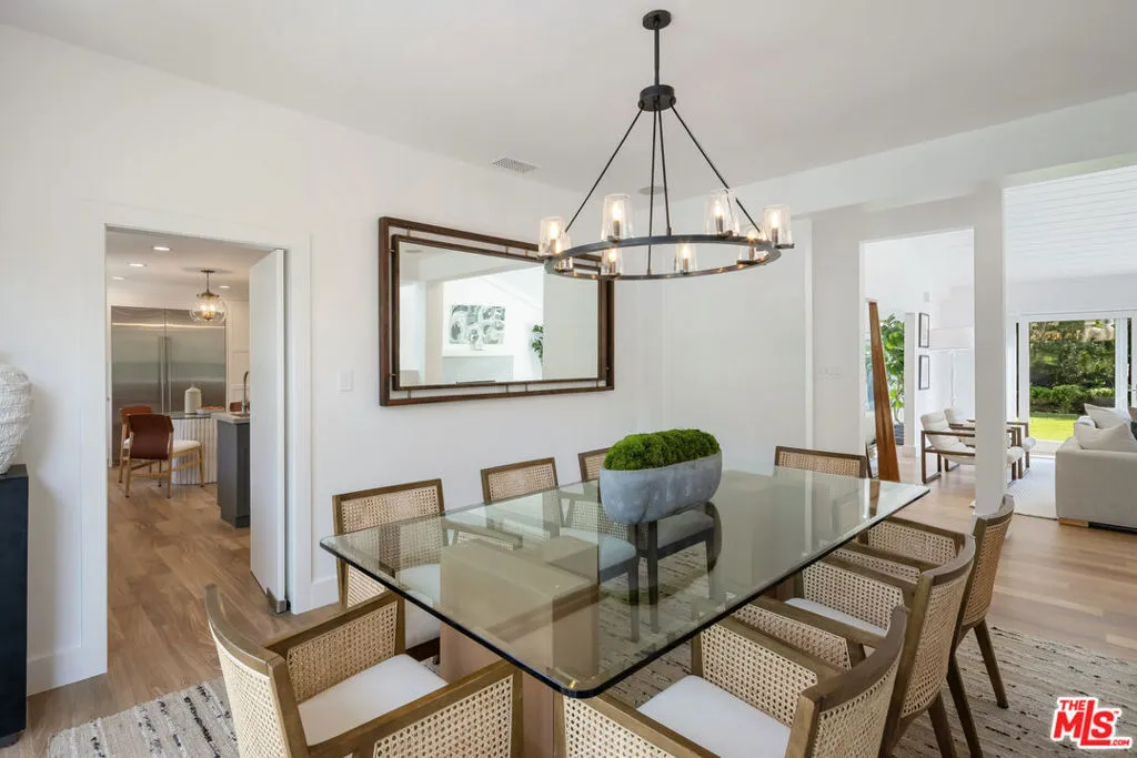 Santa Monica, California 90402, United States, 6 Bedrooms Bedrooms, ,4 BathroomsBathrooms,Residential,Active,3356