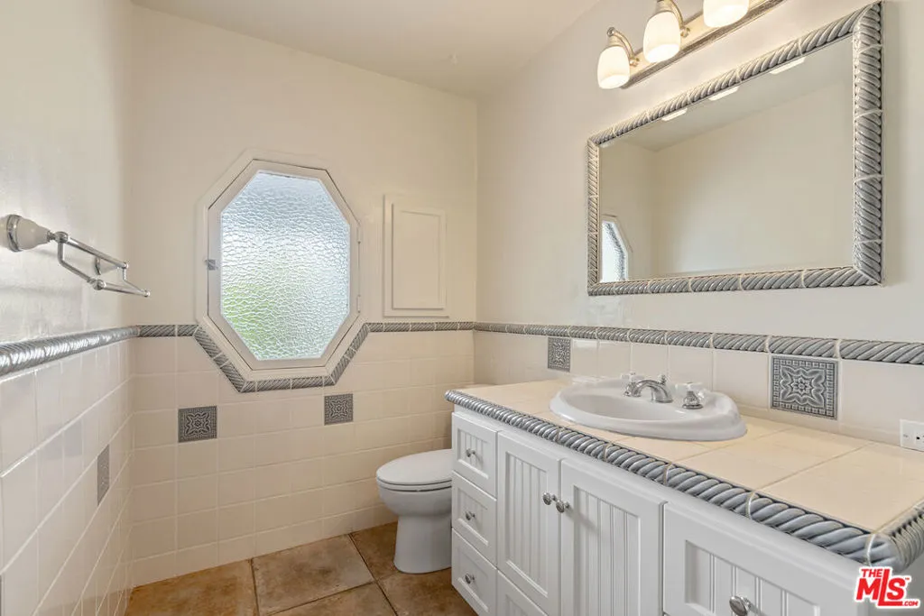 Pacific Palisades, California 90272, United States, 4 Bedrooms Bedrooms, ,3 BathroomsBathrooms,Residential,Active,90437