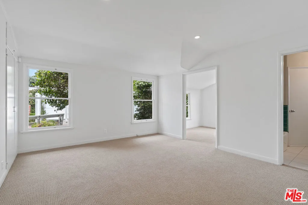 Pacific Palisades, California 90272, United States, 4 Bedrooms Bedrooms, ,3 BathroomsBathrooms,Residential,Active,90437