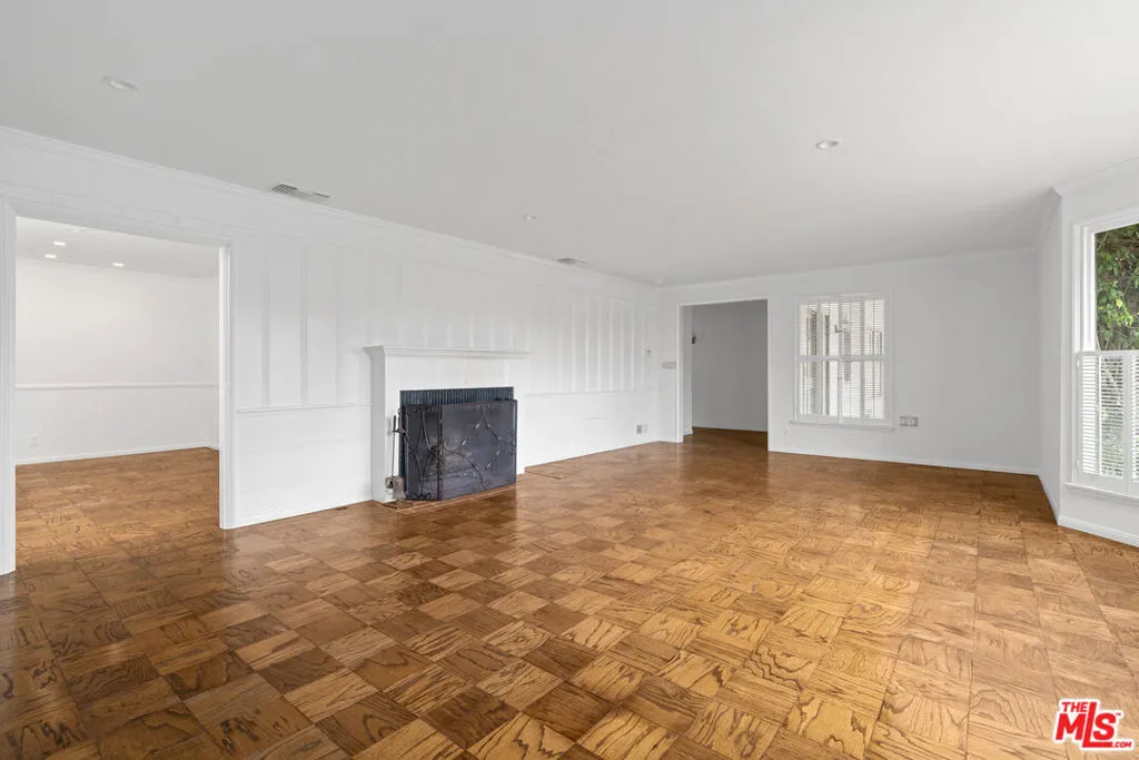 Pacific Palisades, California 90272, United States, 4 Bedrooms Bedrooms, ,3 BathroomsBathrooms,Residential,Active,90437