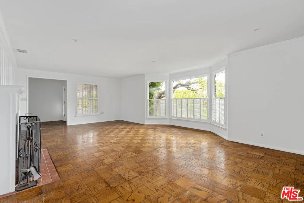 Pacific Palisades, California 90272, United States, 4 Bedrooms Bedrooms, ,3 BathroomsBathrooms,Residential,Active,90437