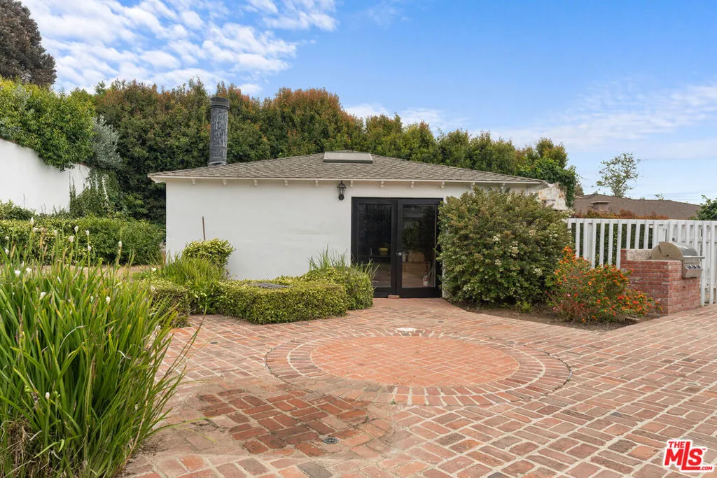 Pacific Palisades, California 90272, United States, 4 Bedrooms Bedrooms, ,3 BathroomsBathrooms,Residential,Active,90437