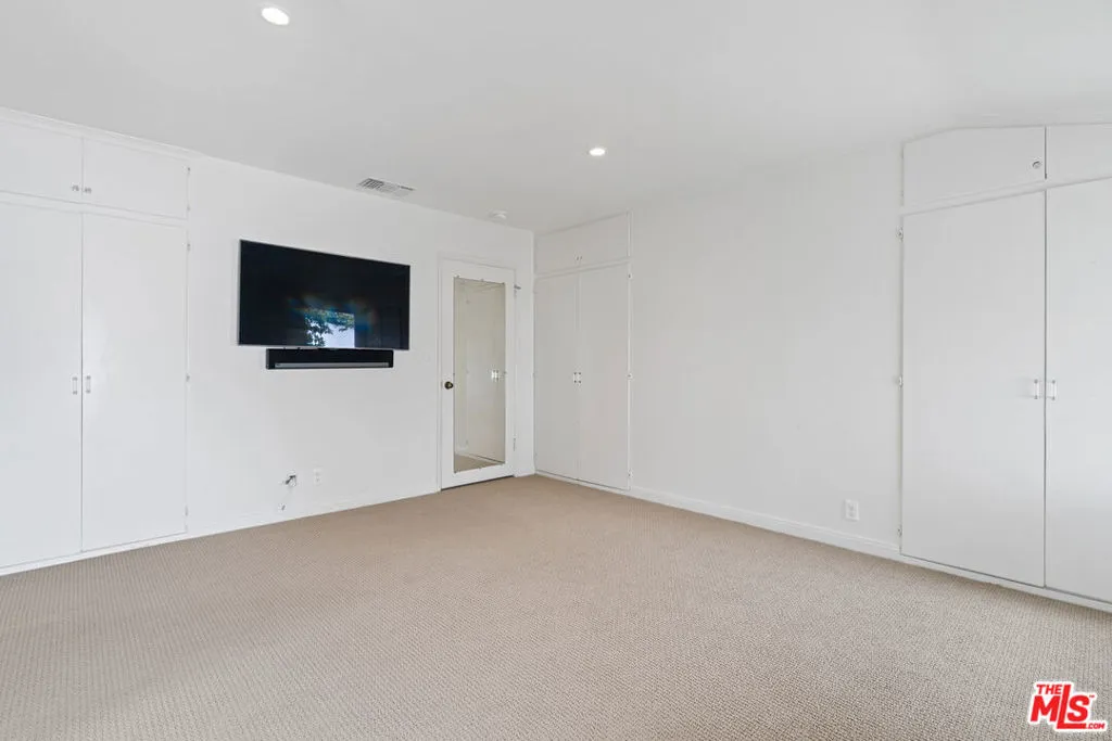 Pacific Palisades, California 90272, United States, 4 Bedrooms Bedrooms, ,3 BathroomsBathrooms,Residential,Active,90437