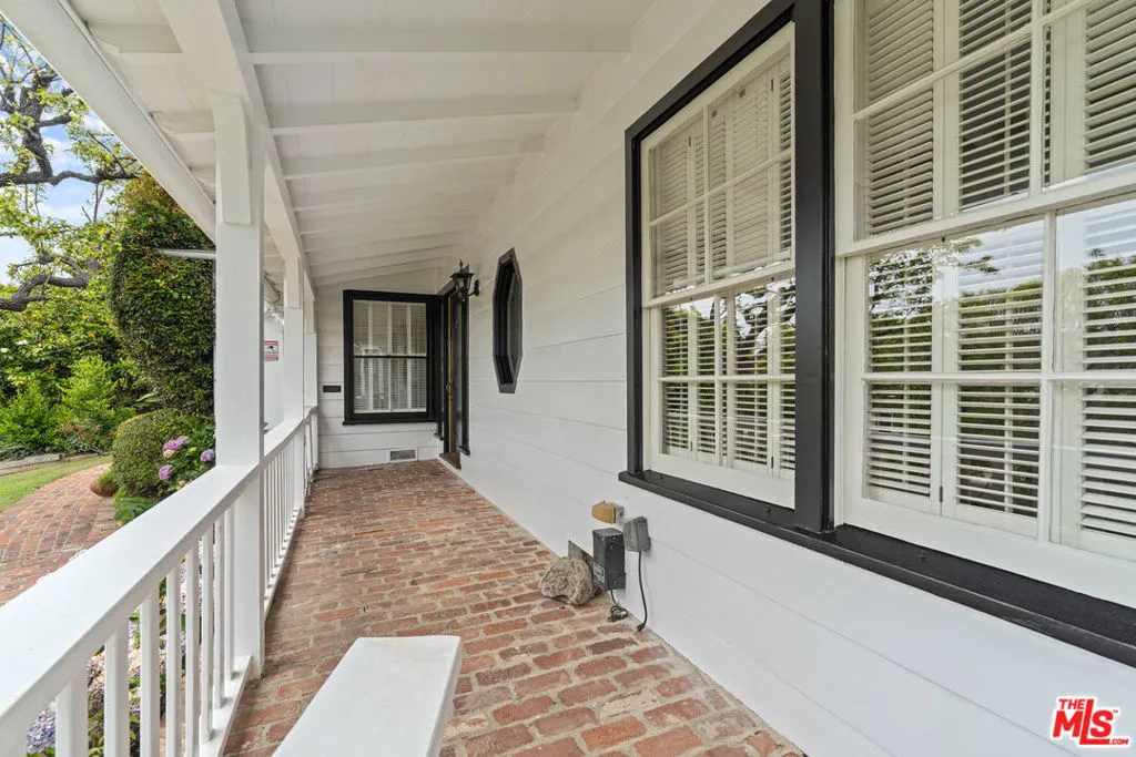 Pacific Palisades, California 90272, United States, 4 Bedrooms Bedrooms, ,3 BathroomsBathrooms,Residential,Active,90437