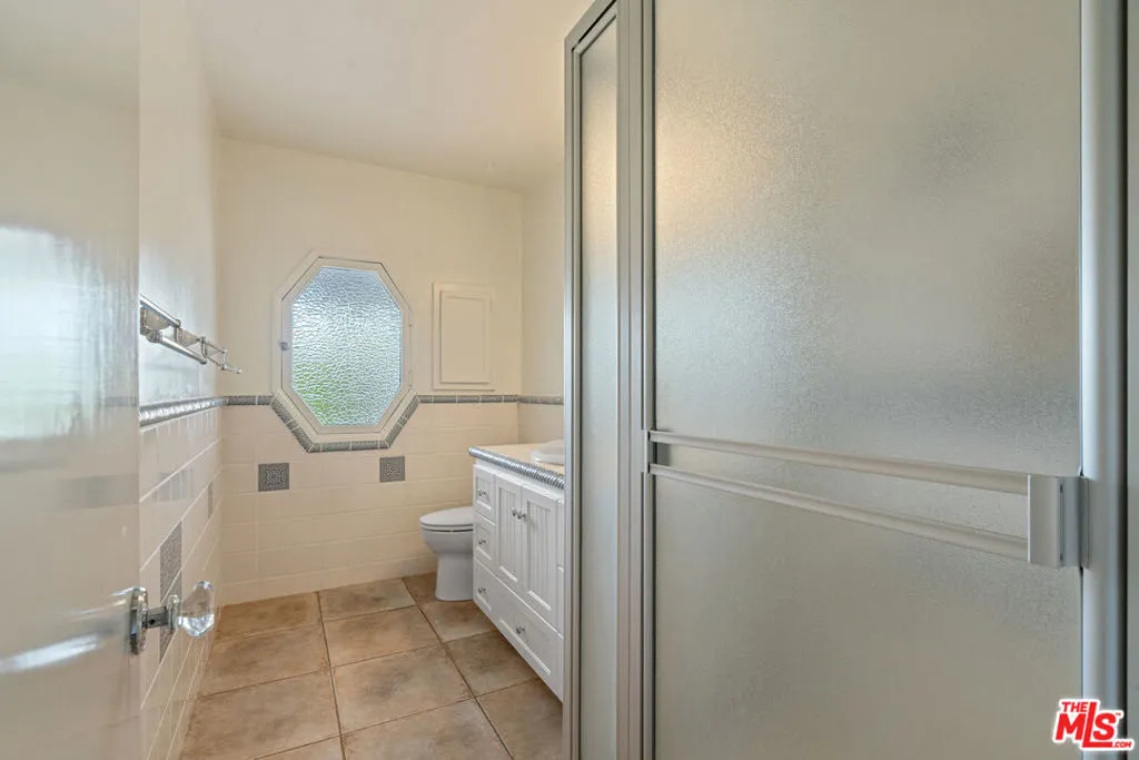 Pacific Palisades, California 90272, United States, 4 Bedrooms Bedrooms, ,3 BathroomsBathrooms,Residential,Active,90437