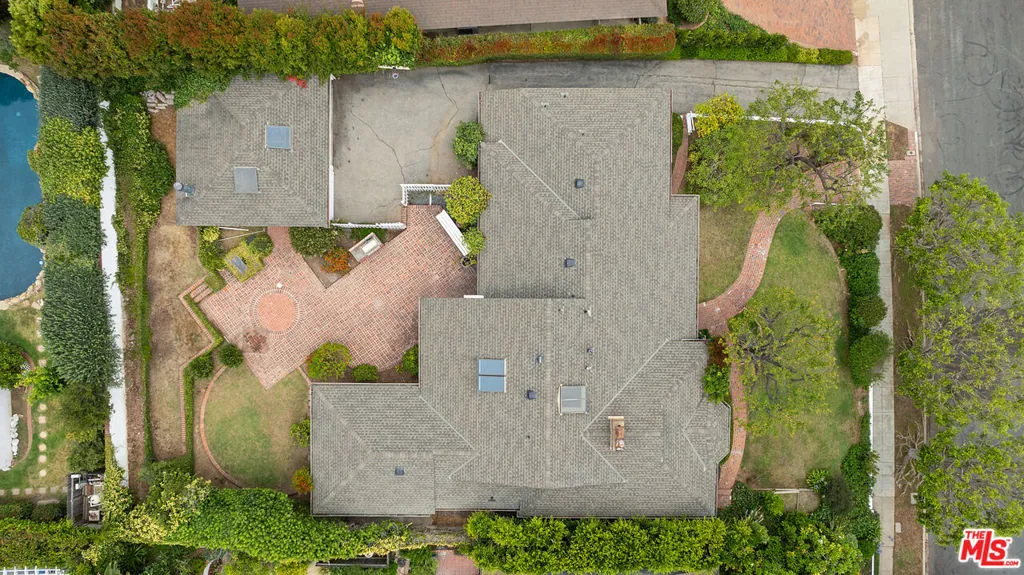 Pacific Palisades, California 90272, United States, 4 Bedrooms Bedrooms, ,3 BathroomsBathrooms,Residential,Active,90437