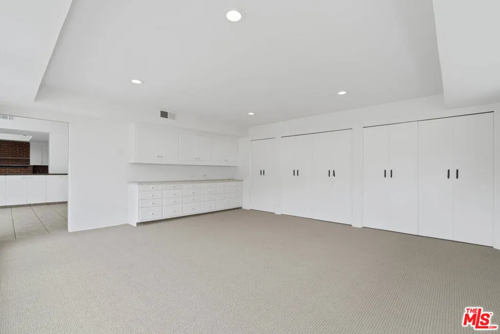 Pacific Palisades, California 90272, United States, 4 Bedrooms Bedrooms, ,3 BathroomsBathrooms,Residential,Active,90437