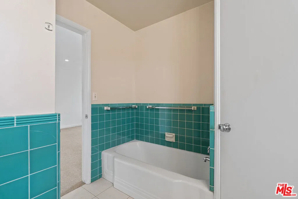 Pacific Palisades, California 90272, United States, 4 Bedrooms Bedrooms, ,3 BathroomsBathrooms,Residential,Active,90437