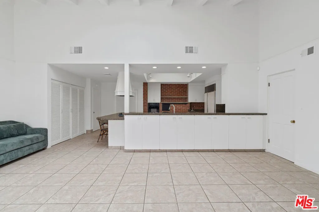 Pacific Palisades, California 90272, United States, 4 Bedrooms Bedrooms, ,3 BathroomsBathrooms,Residential,Active,90437