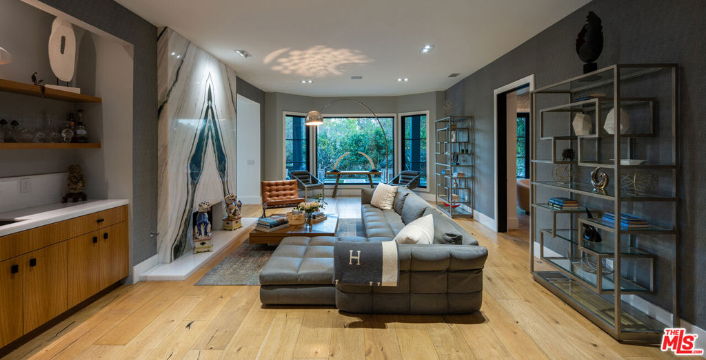 Properties 3 124 S Cliffwood Avenue