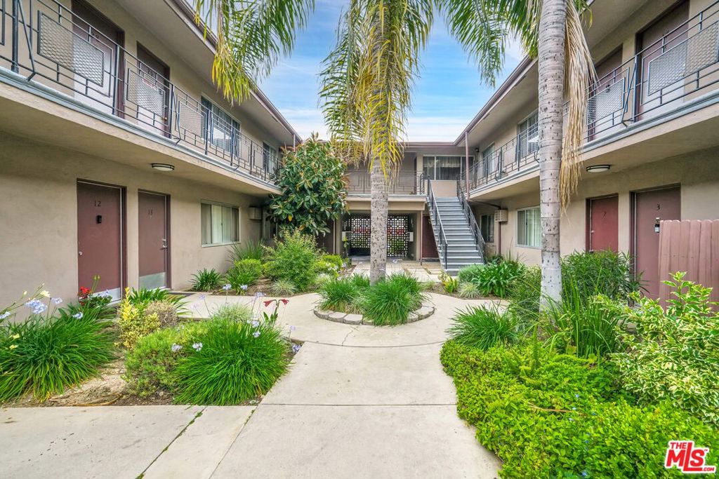 Properties 4 6225 Reseda Boulevard