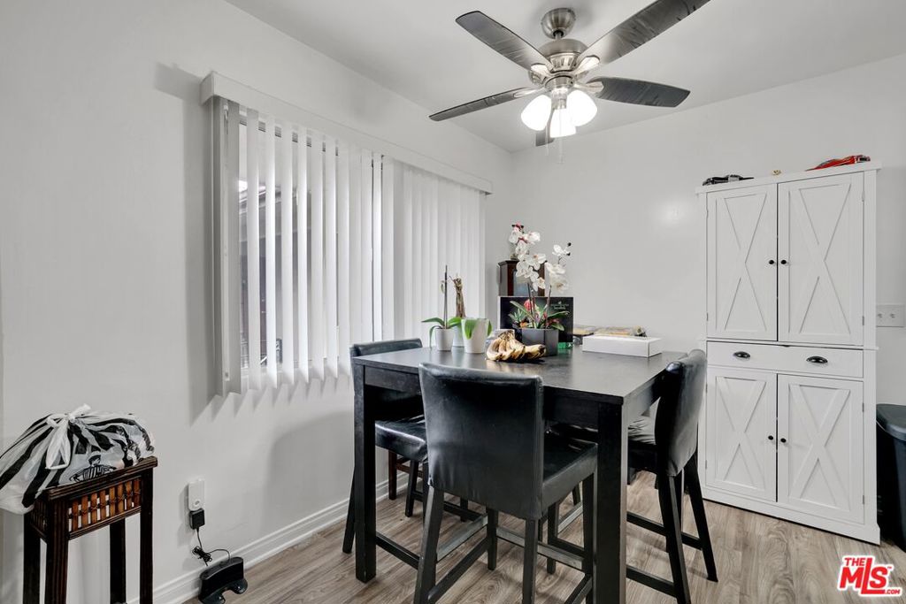 Properties 1 6225 Reseda Boulevard