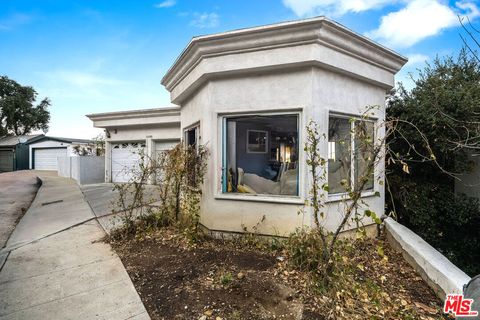 A home in Studio City