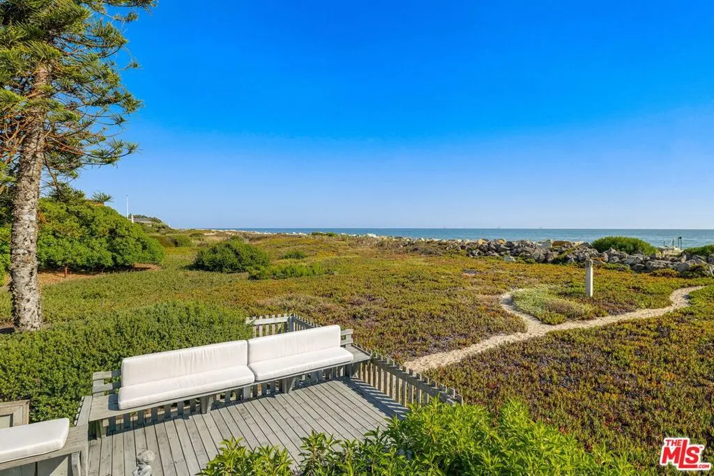 Carpinteria, California 93013, United States, 4 Bedrooms Bedrooms, ,3 BathroomsBathrooms,Residential,Active,47045