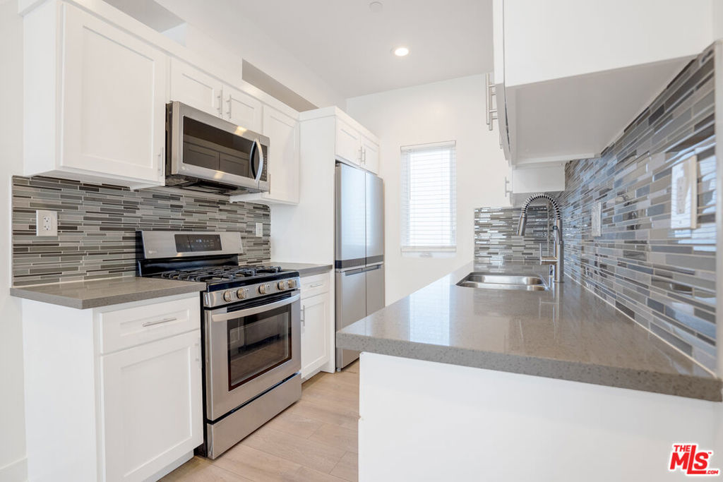 Properties 3 146 Rosemont Avenue