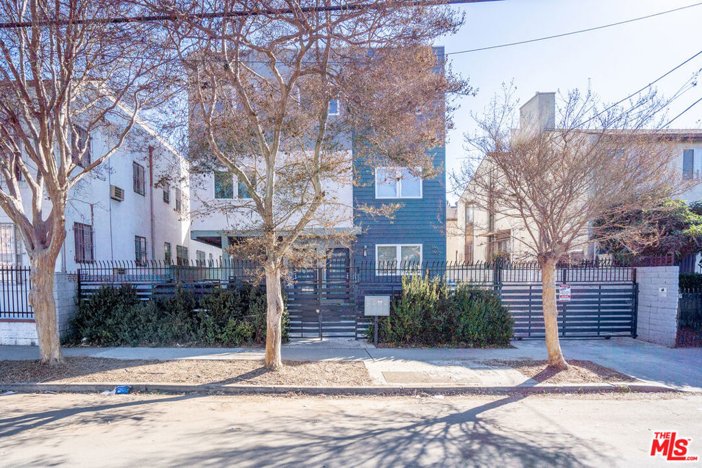 Properties 2 146 Rosemont Avenue