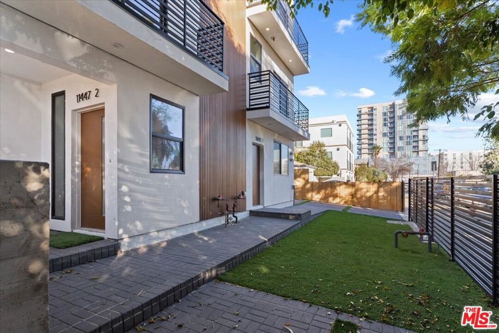 Properties 2 11447 Cumpston Street