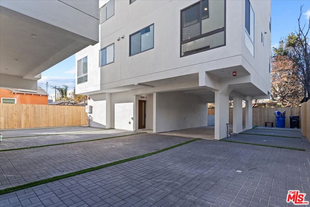 Properties 4 11447 Cumpston Street