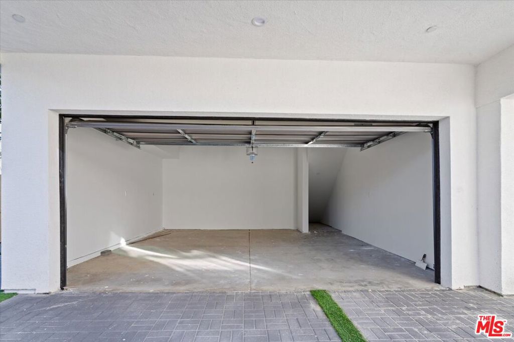 Properties 3 11447 Cumpston Street