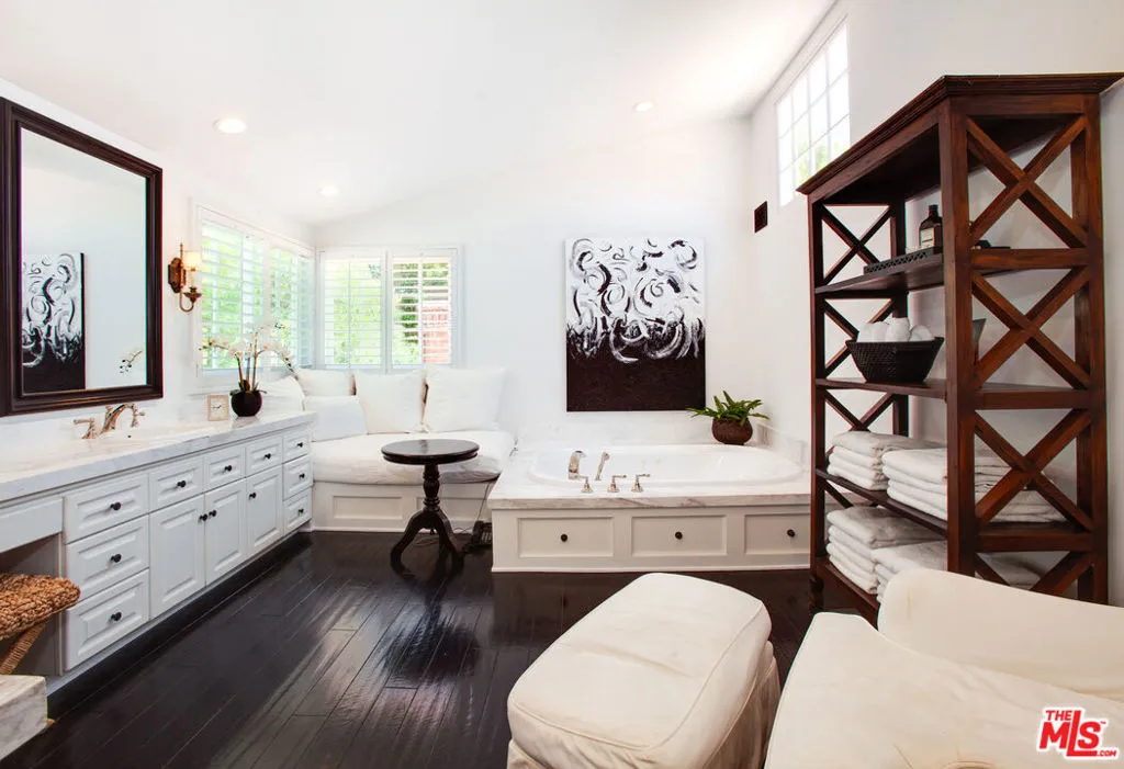 Pacific Palisades, California 90272, United States, 8 Bedrooms Bedrooms, ,8 BathroomsBathrooms,Residential,Active,94217