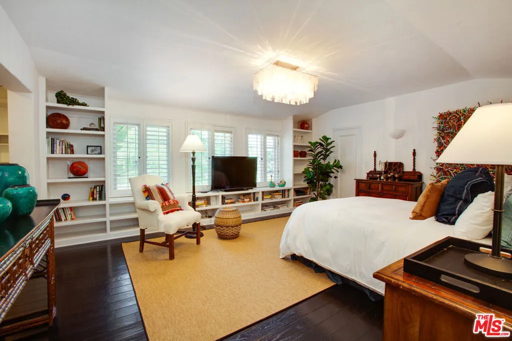 Pacific Palisades, California 90272, United States, 8 Bedrooms Bedrooms, ,8 BathroomsBathrooms,Residential,Active,94217