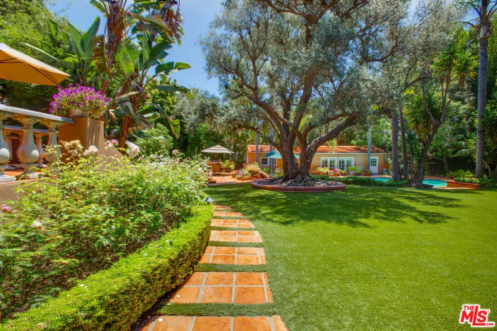 Pacific Palisades, California 90272, United States, 8 Bedrooms Bedrooms, ,8 BathroomsBathrooms,Residential,Active,94217