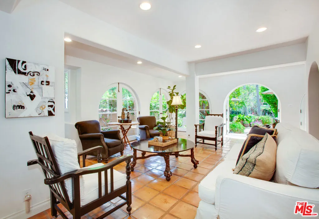 Pacific Palisades, California 90272, United States, 8 Bedrooms Bedrooms, ,8 BathroomsBathrooms,Residential,Active,94217