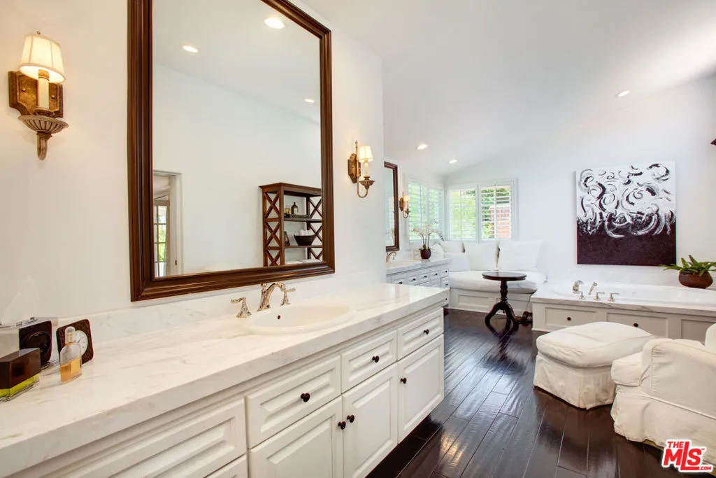 Pacific Palisades, California 90272, United States, 8 Bedrooms Bedrooms, ,8 BathroomsBathrooms,Residential,Active,94217