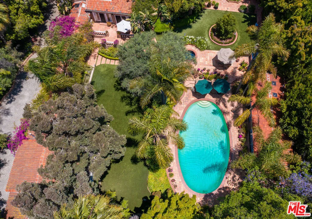Pacific Palisades, California 90272, United States, 8 Bedrooms Bedrooms, ,8 BathroomsBathrooms,Residential,Active,94217