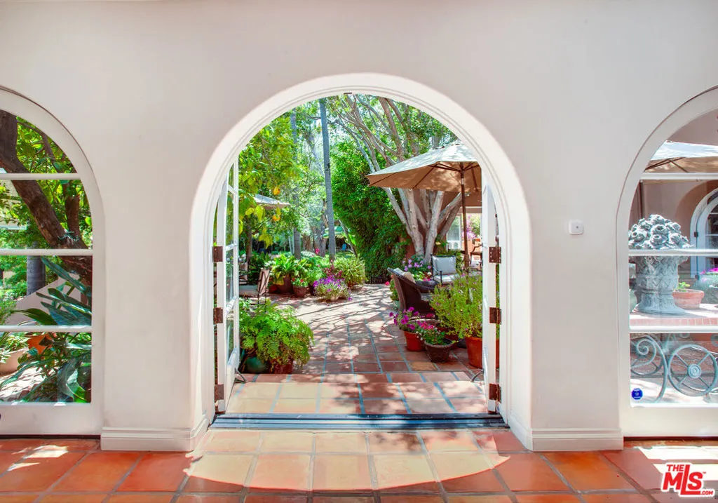 Pacific Palisades, California 90272, United States, 8 Bedrooms Bedrooms, ,8 BathroomsBathrooms,Residential,Active,94217