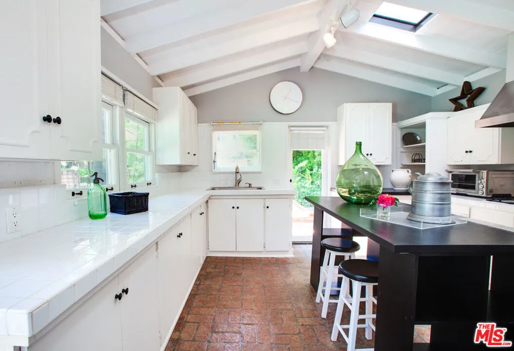 Pacific Palisades, California 90272, United States, 8 Bedrooms Bedrooms, ,8 BathroomsBathrooms,Residential,Active,94217