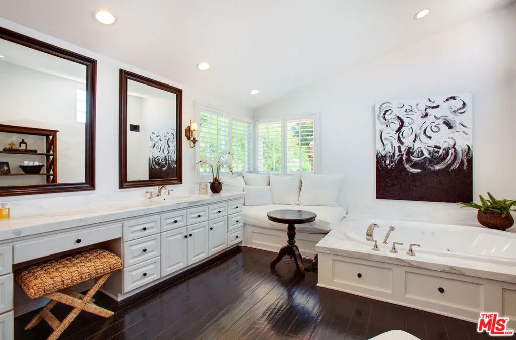 Pacific Palisades, California 90272, United States, 8 Bedrooms Bedrooms, ,8 BathroomsBathrooms,Residential,Active,94217