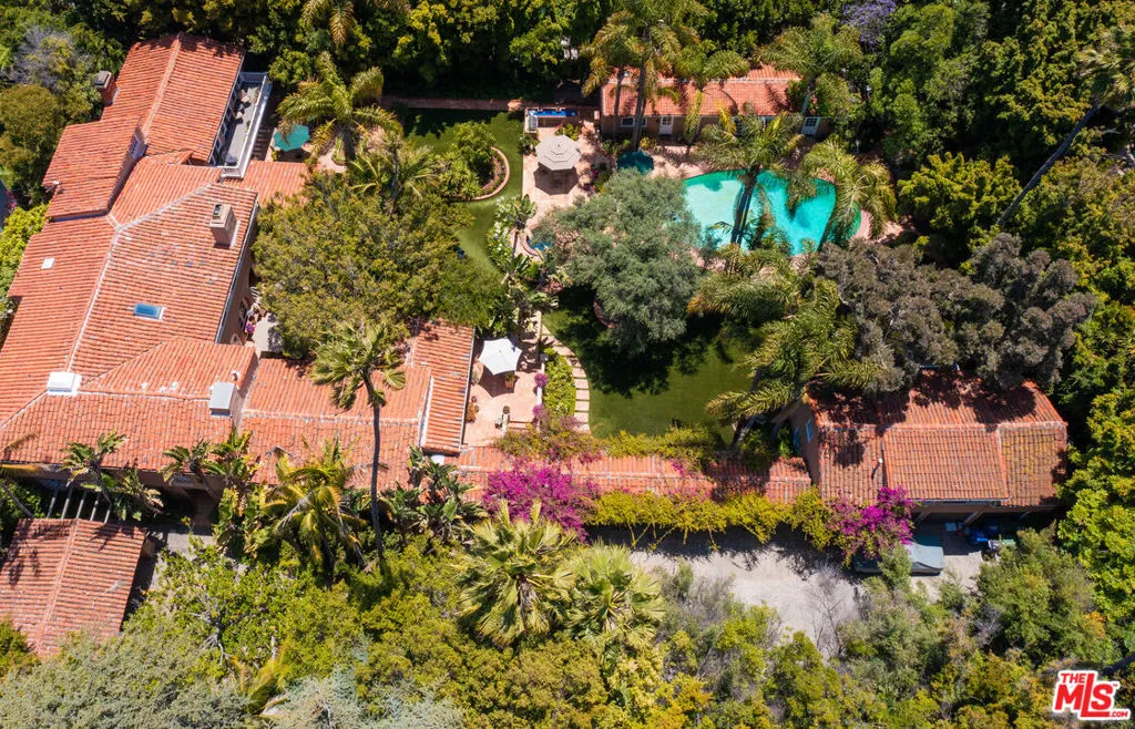 Pacific Palisades, California 90272, United States, 8 Bedrooms Bedrooms, ,8 BathroomsBathrooms,Residential,Active,94217