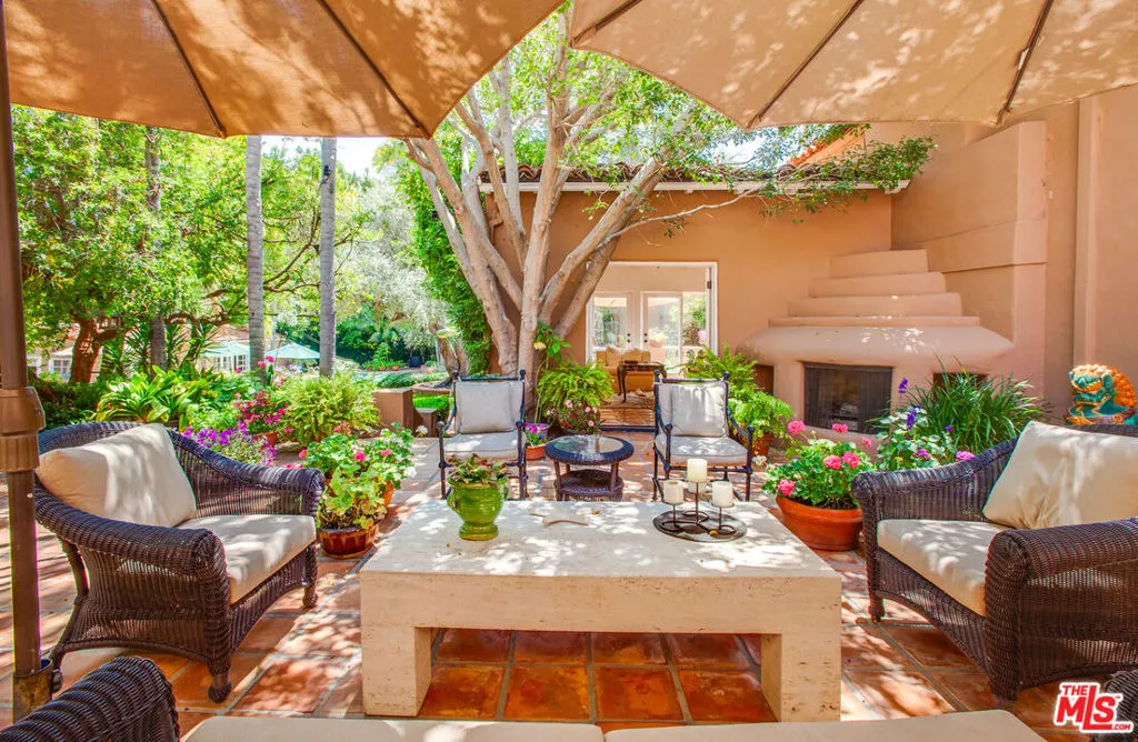 Pacific Palisades, California 90272, United States, 8 Bedrooms Bedrooms, ,8 BathroomsBathrooms,Residential,Active,94217